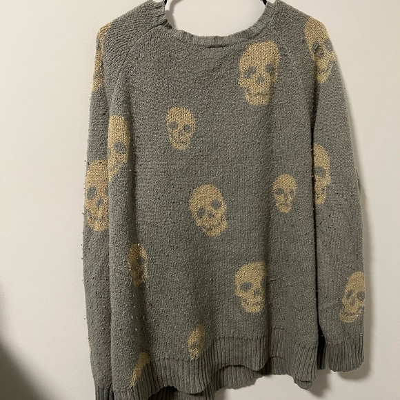 Grey skull sweater - Picture 2 of 2